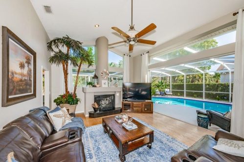 4811 Cross Pointe Dr, Oldsmar FL 34677-5202 exterior