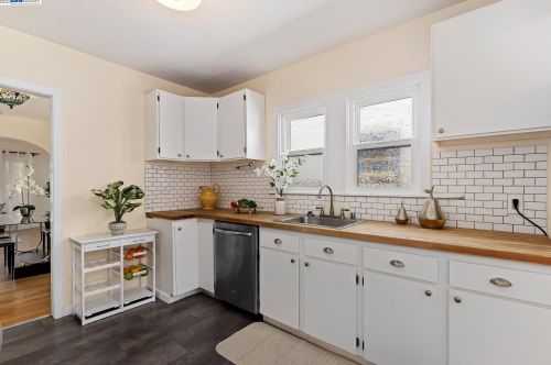 2620 56th Ave, Oakland, CA 94605-1041