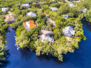9454 Cotten Ct, Sanibel, FL 33957-4230