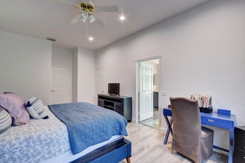11652 Castellon Ct, Boynton Beach FL  33437-4085 exterior