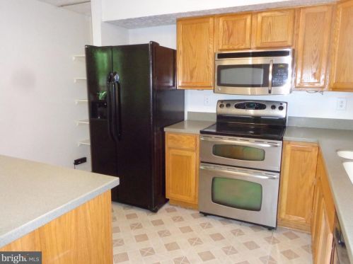 8123 Parkdale Ct, Springfield VA  22153-3603 exterior