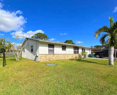 713 Bayard Ave, Fort Pierce, FL 34983-1071