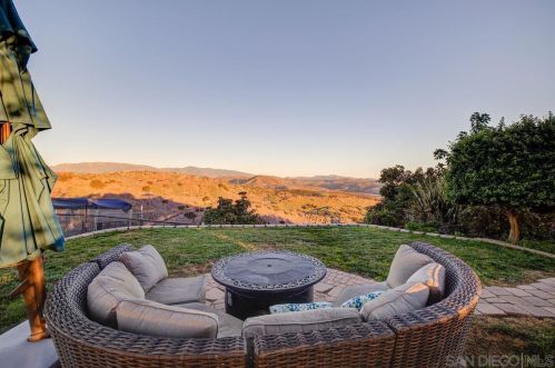 10956 Calle Oro Verde, Valley Center CA  92082-4201 exterior