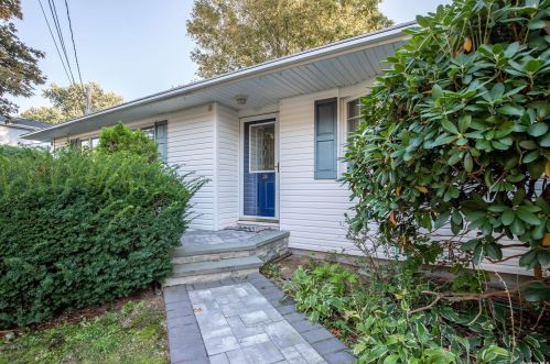 426 Lillian Blvd, Holbrook, NY 11741-3933