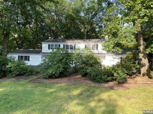 10 Terkuile Rd, Montvale, NJ 07645-1217