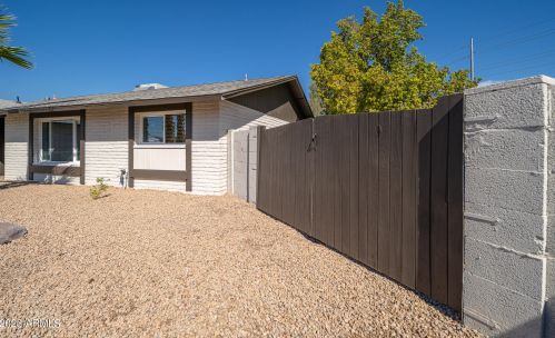 5621 Zoe Ella Way, Glendale AZ 85306-2823 exterior