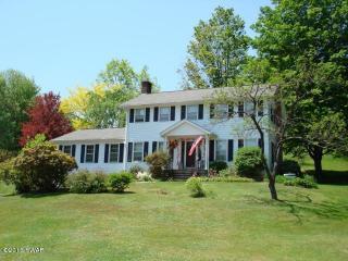 203 Mckinney Rd, Waymart, PA 18472-9609