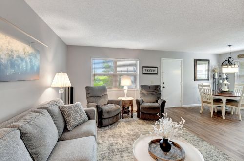 828 Flanders R, Delray Beach FL  33484-5380 exterior