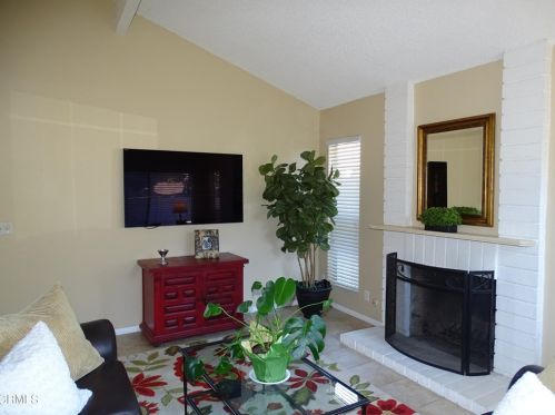 704 Holly Ave, Oxnard CA 93036-1907 exterior