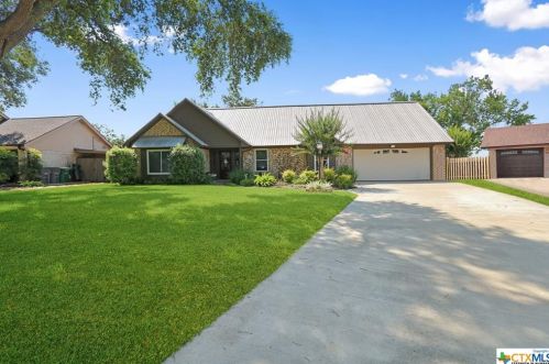 208 Nottingham Dr, Victoria, TX 77904-1708