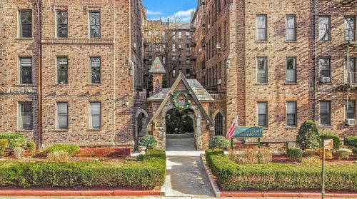 8319 116th St, Jamaica, NY 11418-3417