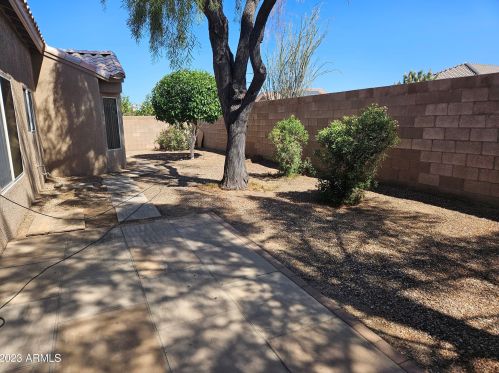 22209 Las Brizas Ln, Sun City AZ 85375-2858 exterior