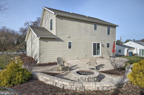 515 Spring Run Dr, Navy Sup Dpt PA  17055-5580 exterior