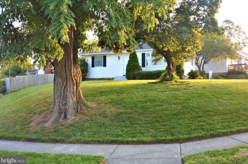 16 Mark Dr, New Castle, DE 19720-1749