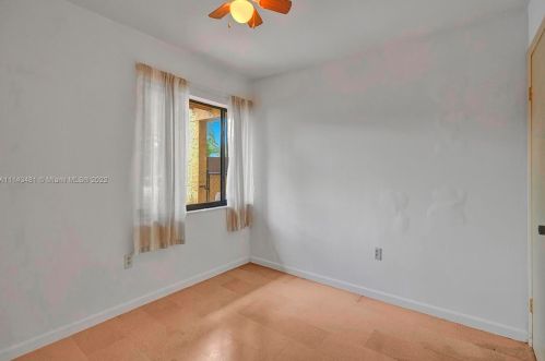 7692 Oakmont Cir, Hialeah FL  33015-2046 exterior