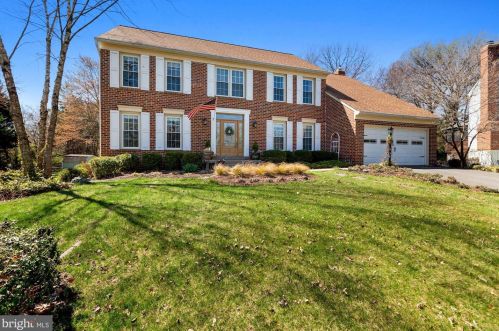 353 Woodgrove Ct, Herndon, VA 20170-5324