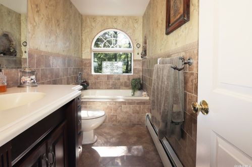 107 Scudder Pl, Northport NY  11768-3027 exterior