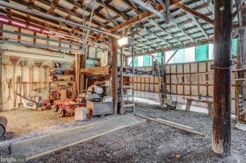 210 Hoernerstown Rd, Hummelstown PA  17036-9503 exterior