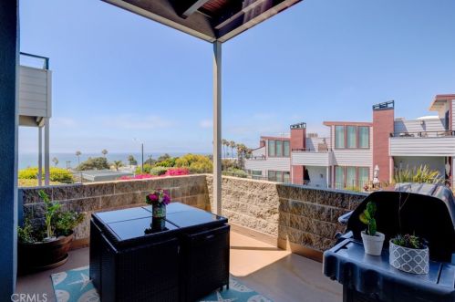 404 Palos Verdes Blvd, Redondo Beach CA  90277-6514 exterior