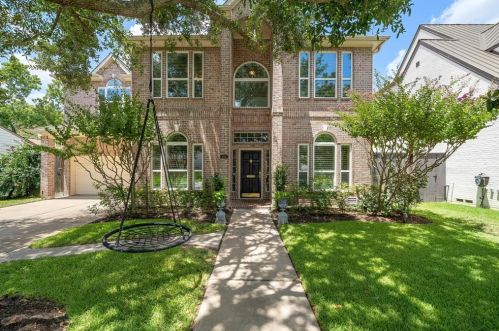 4510 Pine St, Bellaire, TX 77401-5504