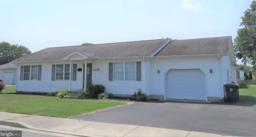 700 3rd St, Slaughter Beach, DE 19963-2008