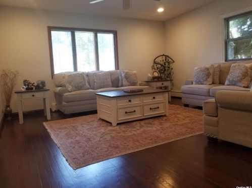 1301 Lowell Ave, New Hyde Park NY  11040-4246 exterior