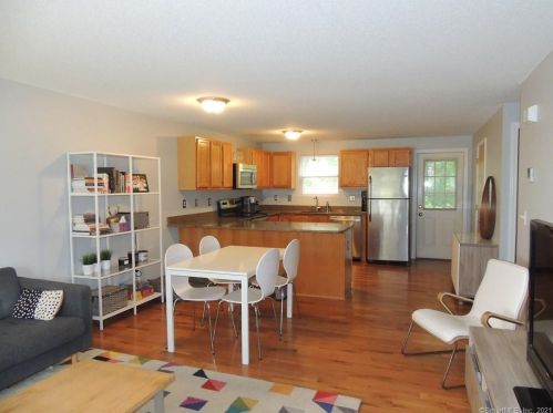 17 Pepperbush Ln, Glastonbury, CT 06033-4308