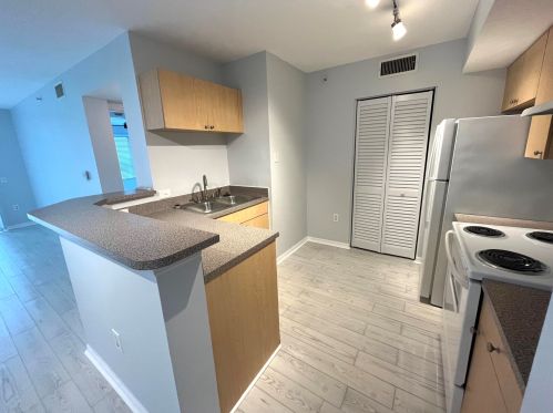 904 Villa Cir, Boynton Beach FL  33435-8921 exterior