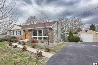 1910 Fry Loop Ave, Carlisle PA  17013-1030 exterior