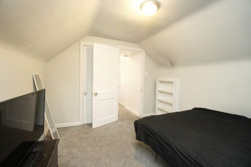 6 Damon Rd, Cincinnati OH 45218-1034 exterior