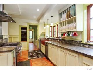 30 Fairview Ave, North Tarrytown NY  10591-4119 exterior