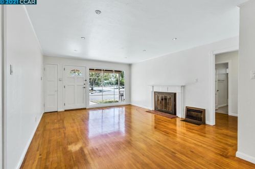 997 Hacienda Ave, San Lorenzo CA  94580-2856 exterior