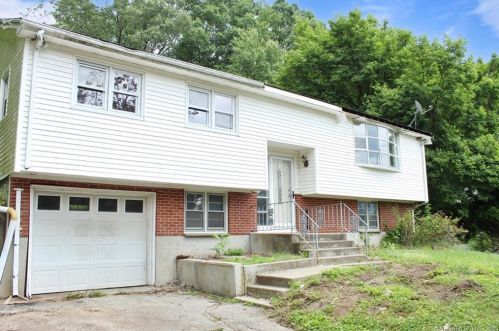 90 Lucas Park Rd, Norwich, CT 06360-7144