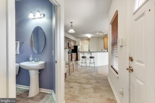 11 Broad Way, Lovettsville VA  20180-8608 exterior