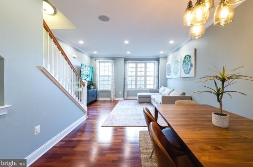 204 Admirals Way, Philadelphia PA  19146-5212 exterior