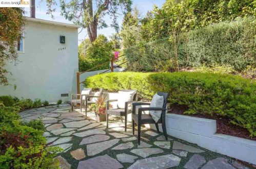 5647 Cabot Dr, Oakland CA  94611-2247 exterior