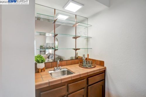 32824 Oakdale Ct, Union City CA  94587-5426 exterior