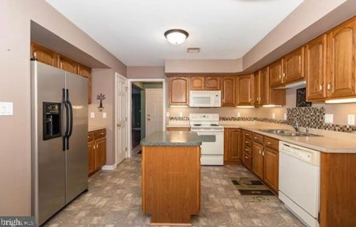 36 Ashburg Dr, Navy Sup Dpt PA  17050-8209 exterior