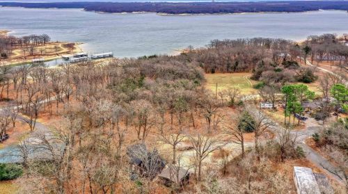 77 Golden Park Rd, Pottsboro, TX 75076-3890