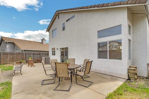 8011 Andante Dr, Citrus Heights CA  95621-1402 exterior