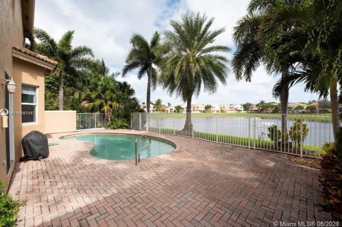 4851 Modern Dr, Delray Beach FL  33445-1220 exterior
