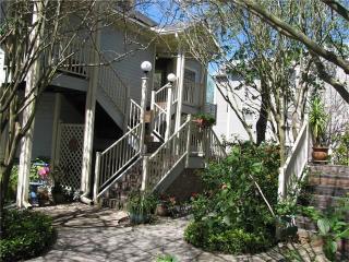 3723 Audubon Trce, New Orleans, LA 70121-1569
