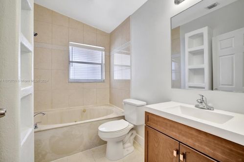 2728 177th Ave, Hollywood FL  33029-5142 exterior
