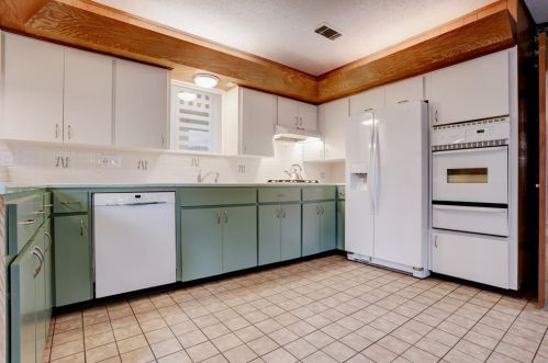 319 Barracuda Ave, Galveston TX 77550-3224 exterior