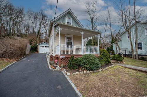 20 Washington Pl, Northport NY  11768-2936 exterior