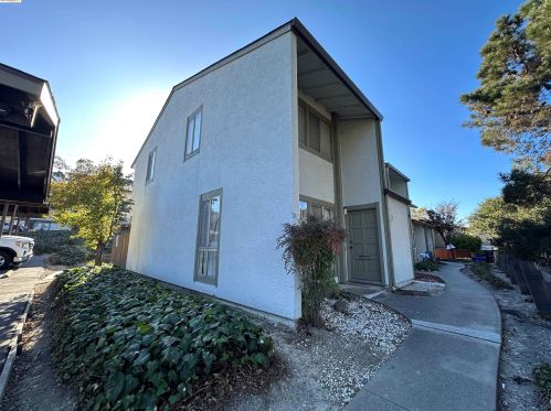 1800 Tesoro Ct, Pinole, CA 94564-2123