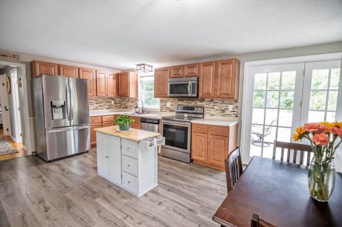 7 Olesen Rd, Derry NH 03038-4847 exterior