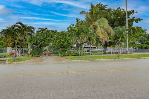 5311 2nd Ave, Hialeah, FL 33012-2709