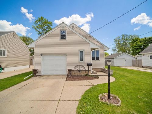 2151 18th St, Manitowoc, WI 54220-6465