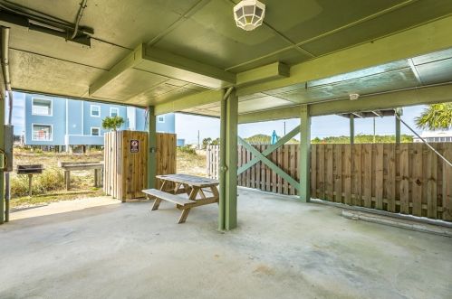 433 Gorrie Dr, Saint George Island FL  32328-3012 exterior